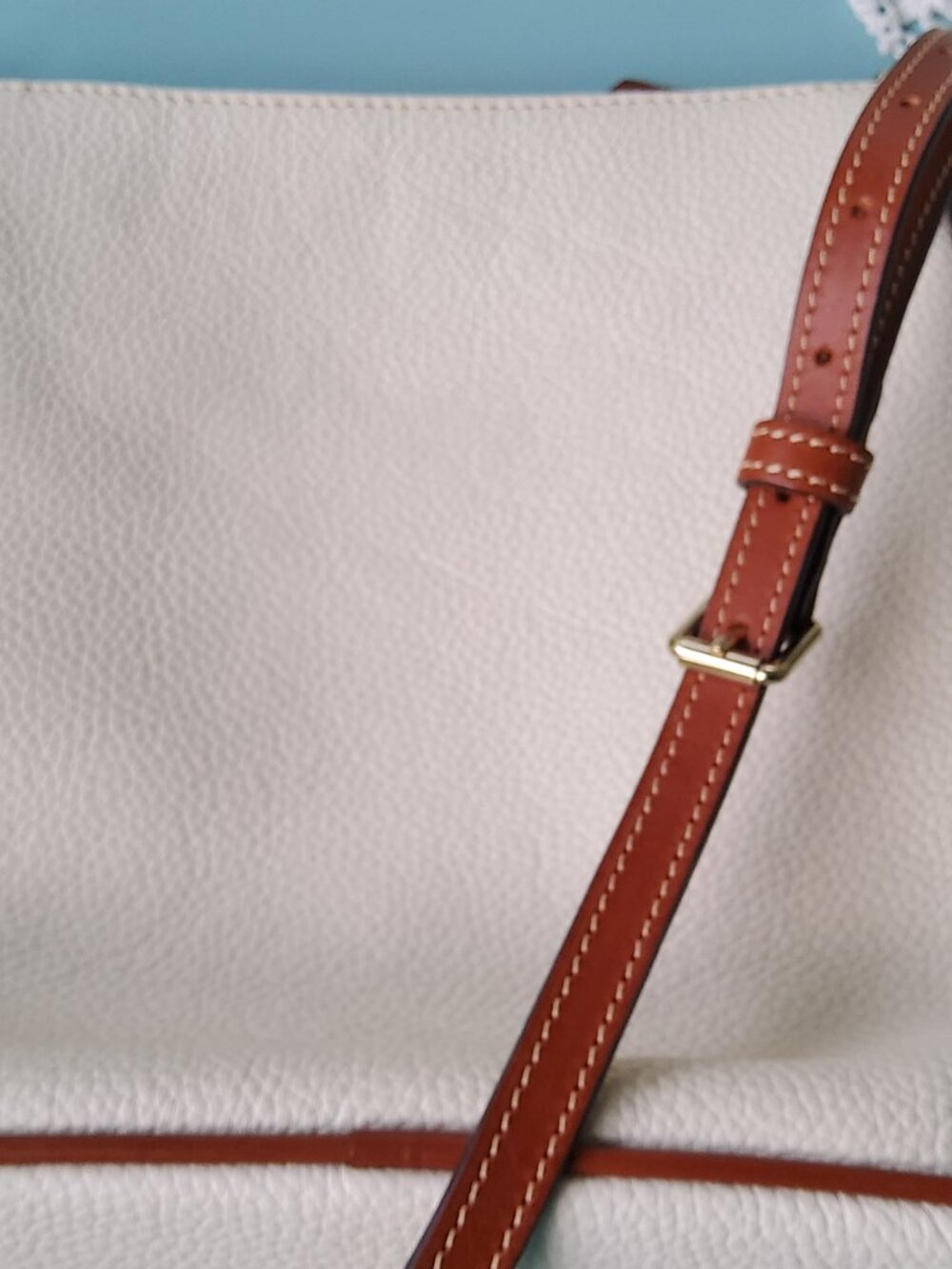 Dooney & Bourke Like new Pebble Grain Crossbody Handbag in Bone - Picture 8 of 12